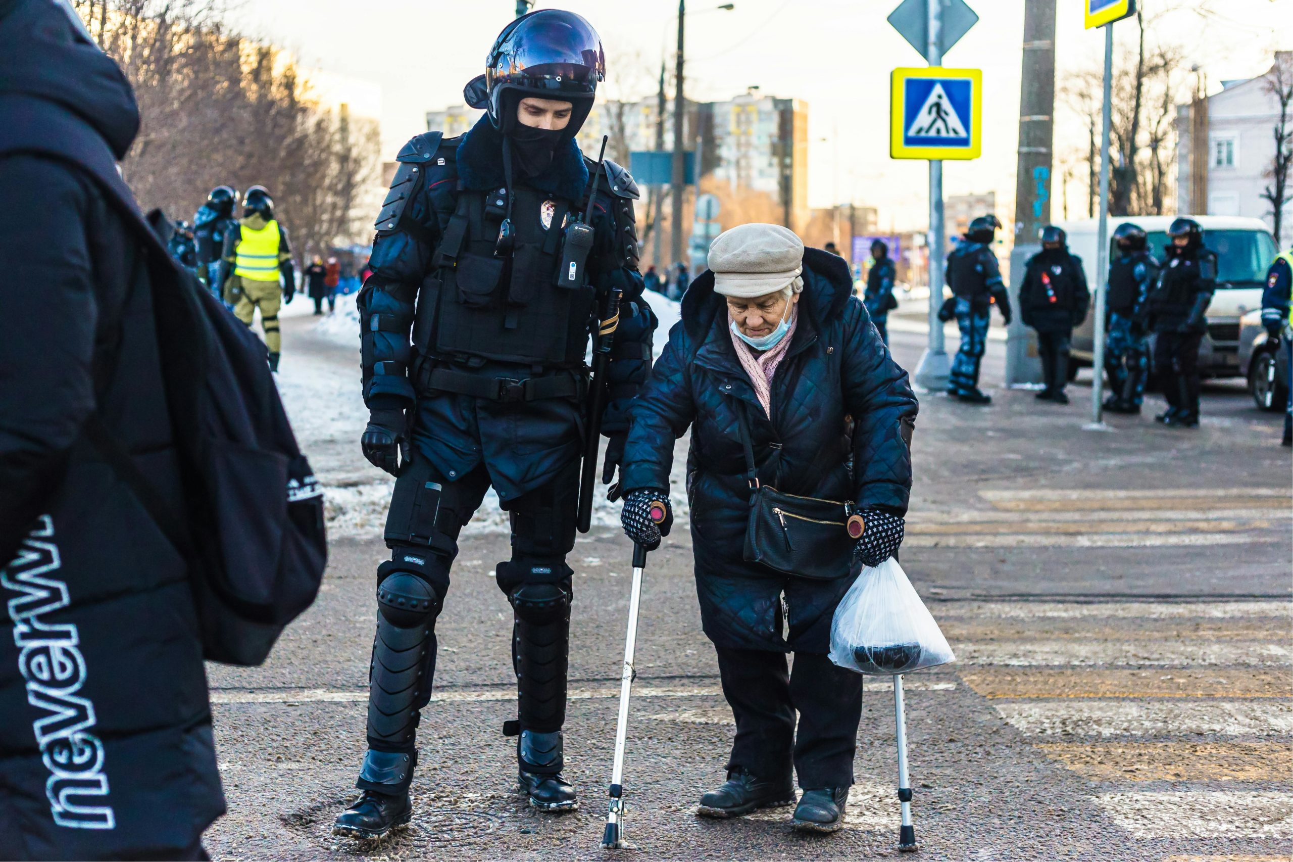 Kostenloses Stock Foto zu ältere person, gehen, großzügigkeit